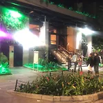 Excelente apartamento ( Paola ) en el corazón de laureles . Muy bien ubicado , cerca a todo