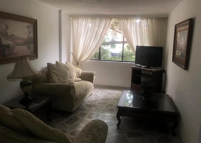 Excelente apartamento ( Paola ) en el corazón de laureles . Muy bien ubicado , cerca a todo